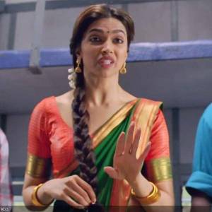 Chennai-Express_Deepika as Meenamma